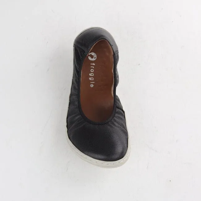 Elasticated Barefoot Pump with Removable Footbed in Black - 12530