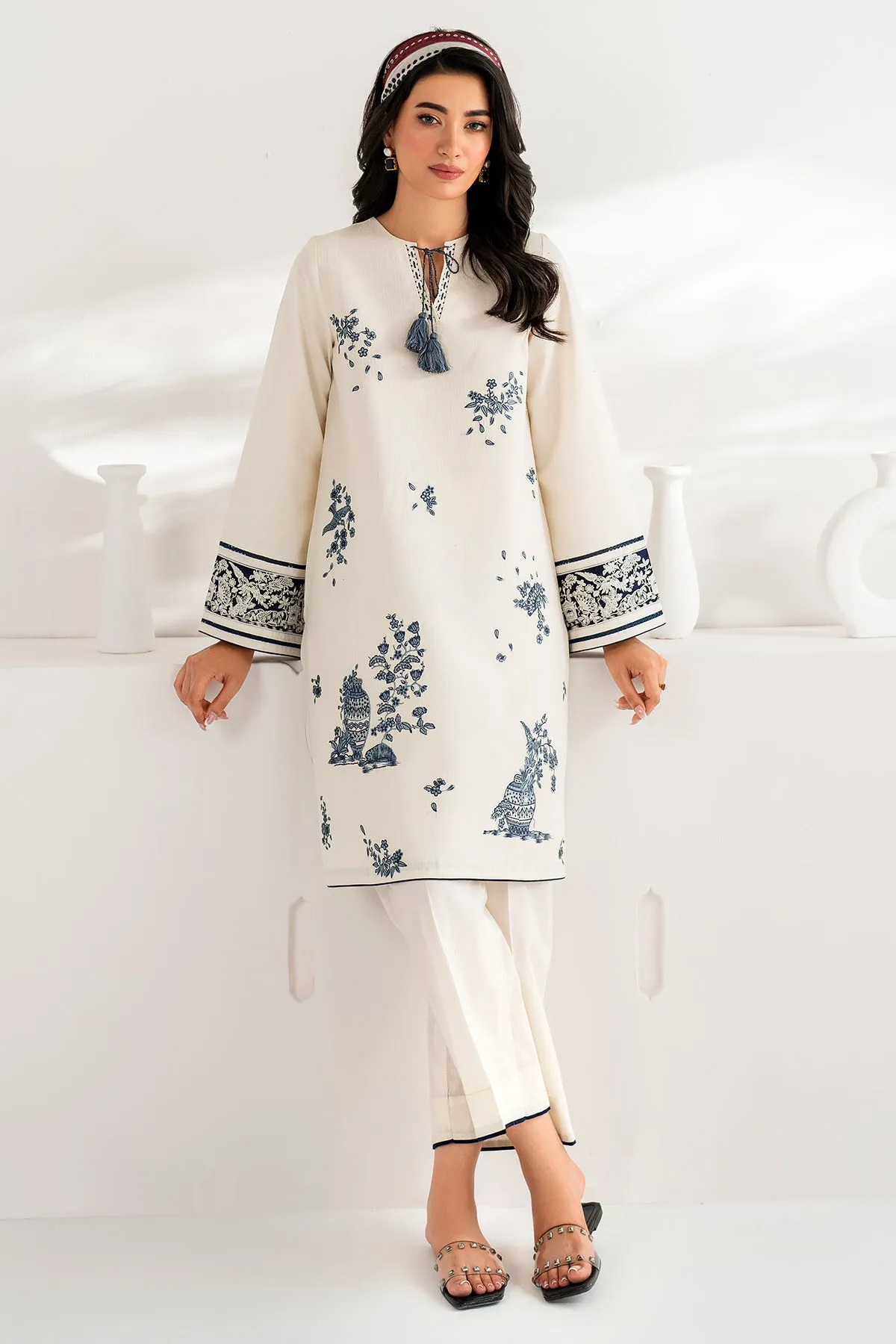 EMBROIDERED DOBBY LAWN USE - 9075