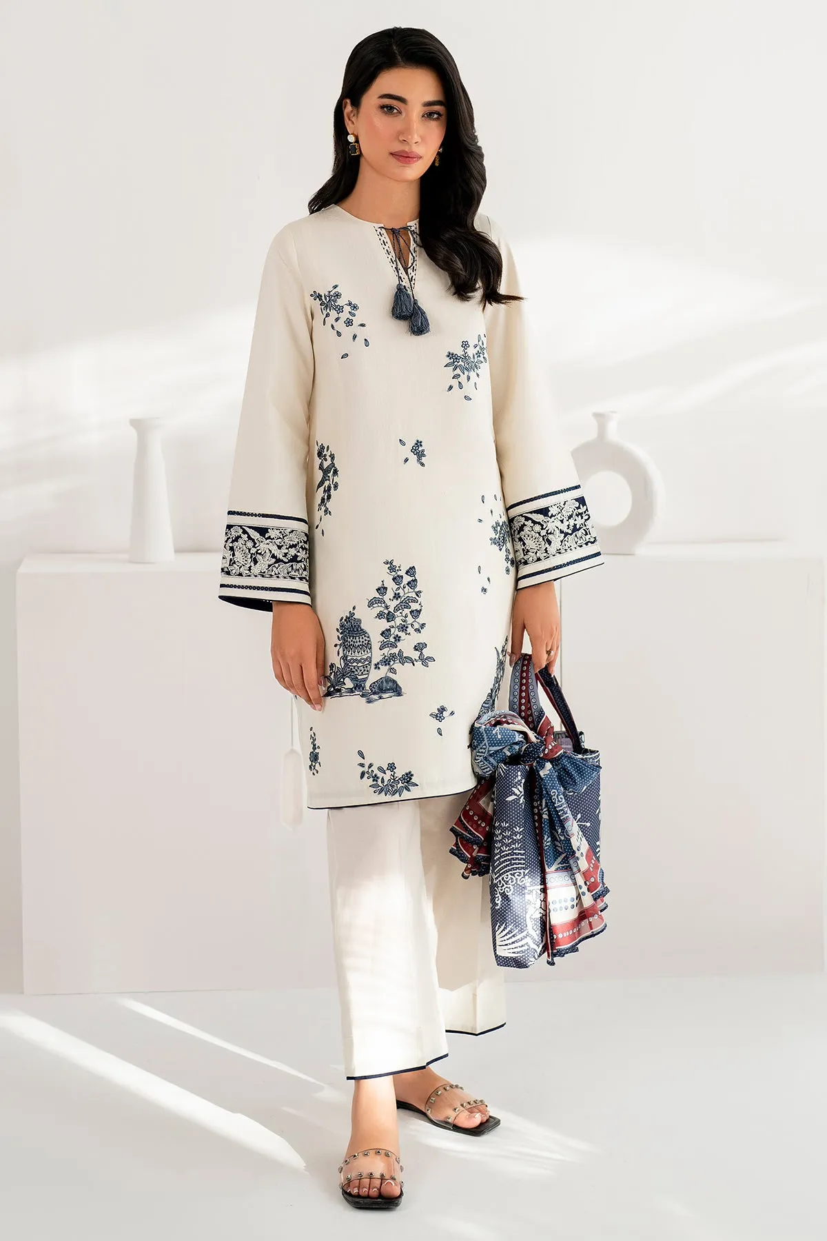 EMBROIDERED DOBBY LAWN USE - 9075