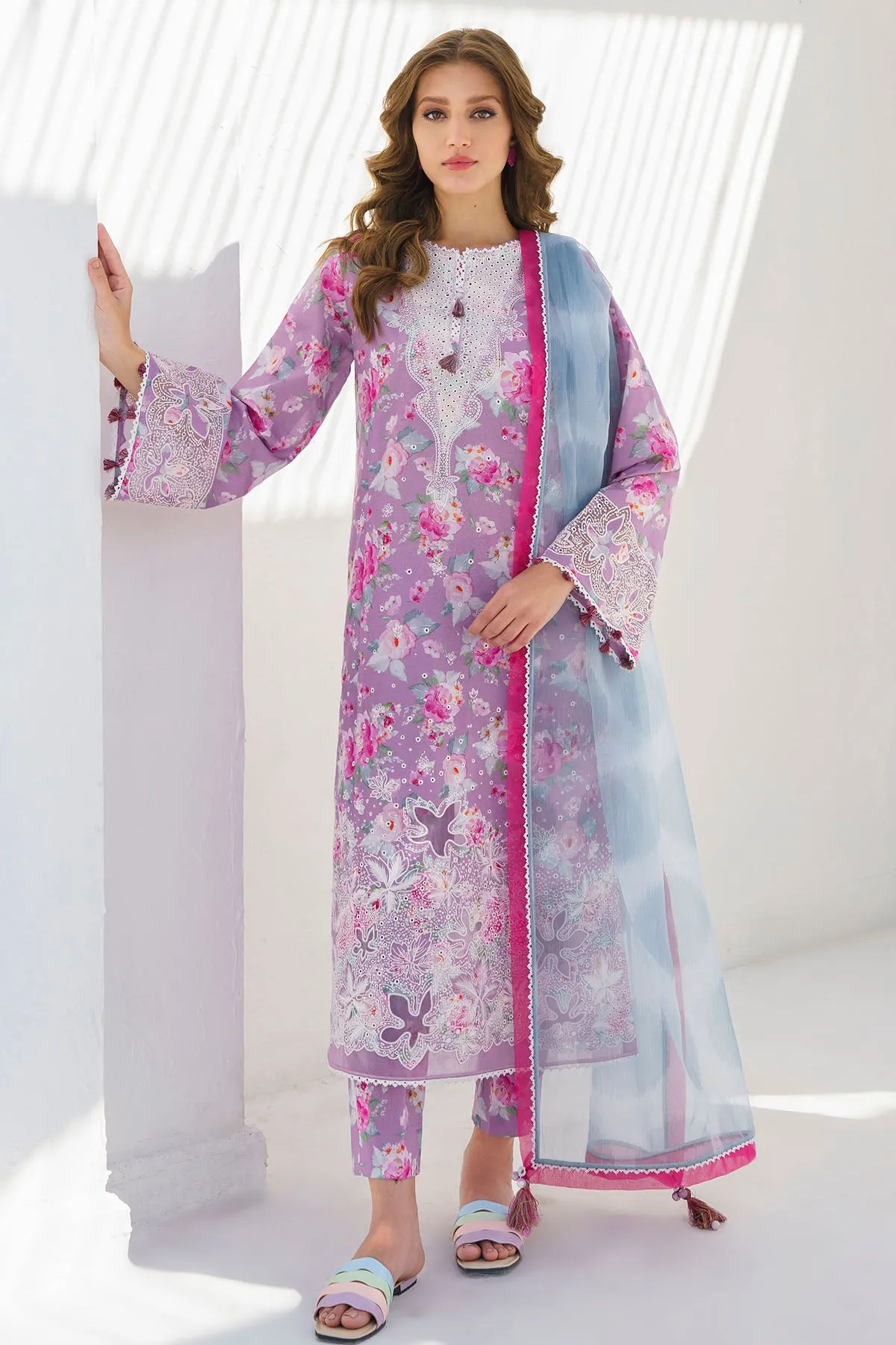 Embroidered Lawn USE-9007