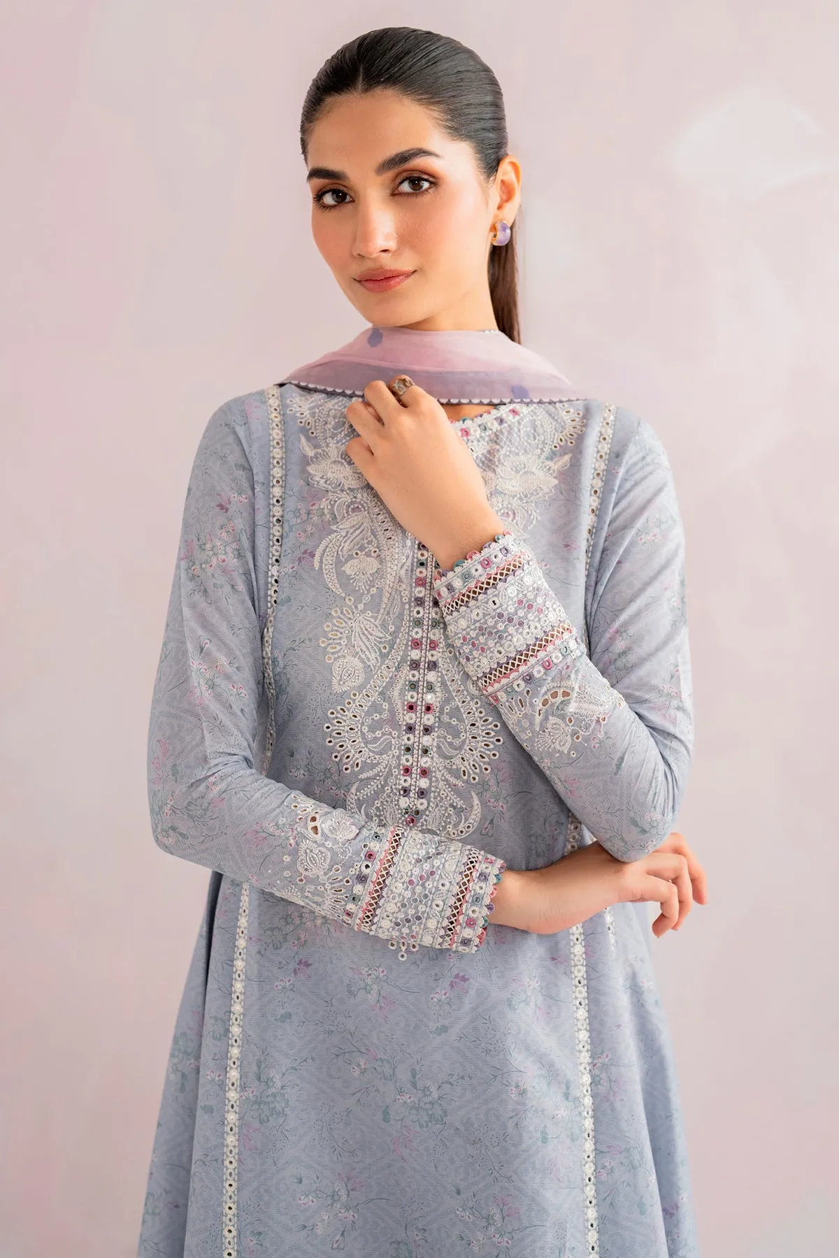 Embroidered Lawn USE - 9097