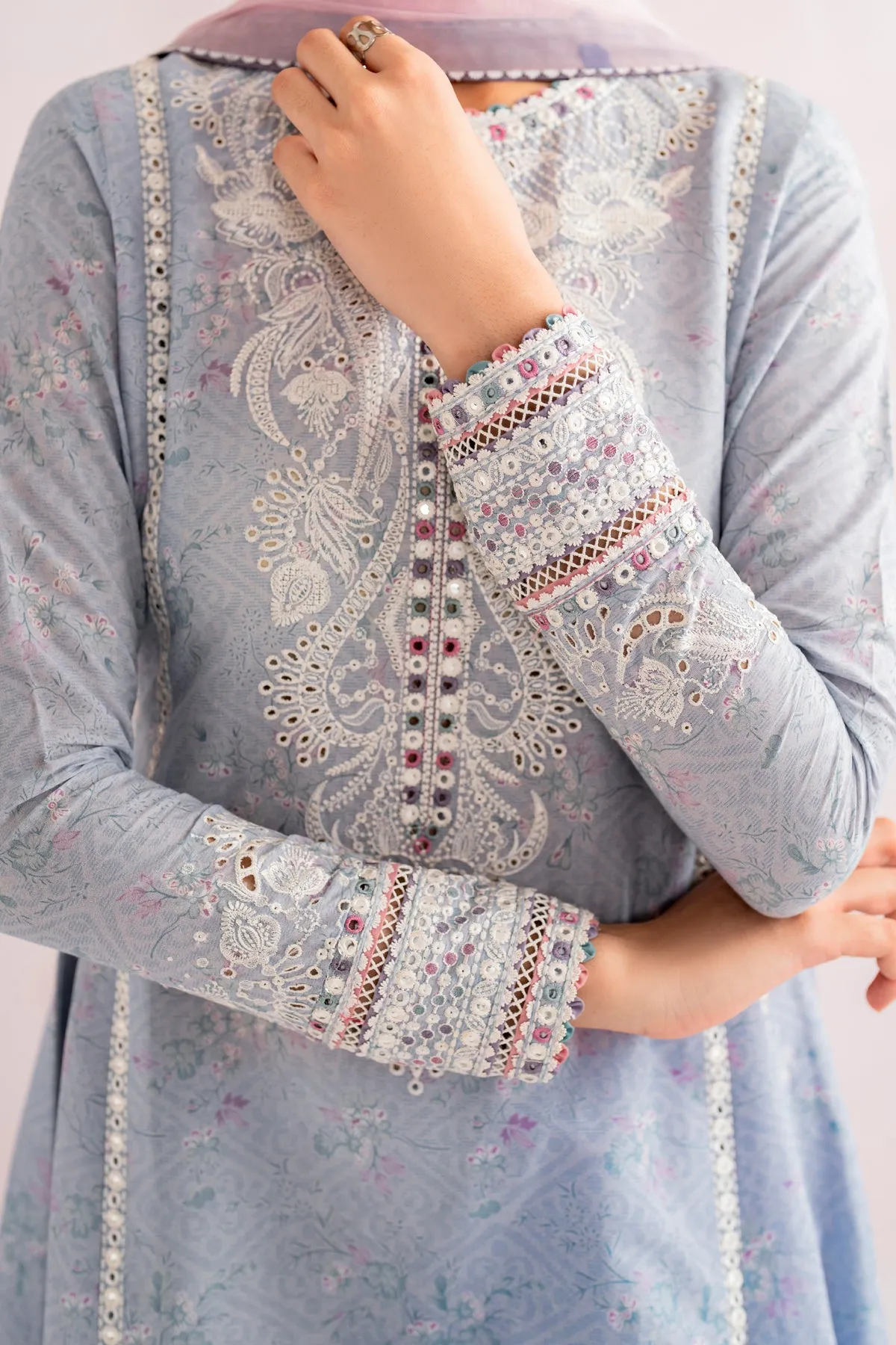 Embroidered Lawn USE - 9097