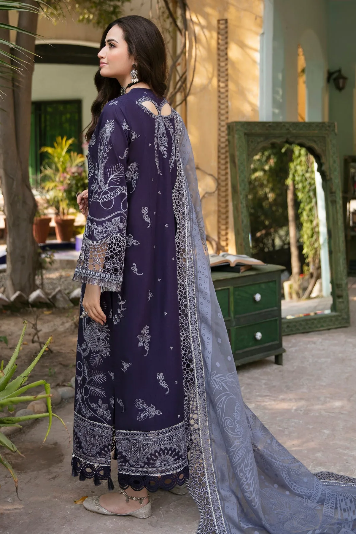 Embroidered Luxury Lawn SL22-D1