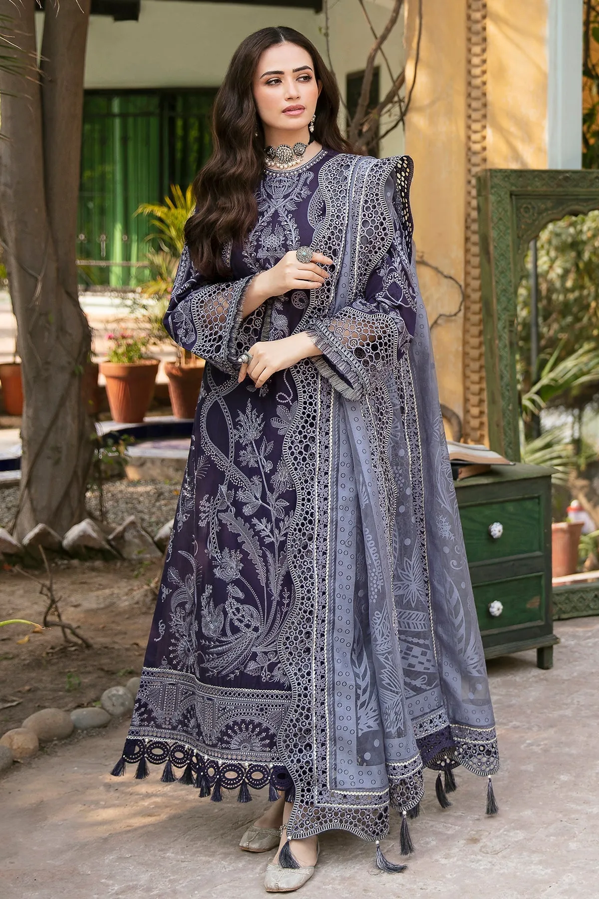 Embroidered Luxury Lawn SL22-D1