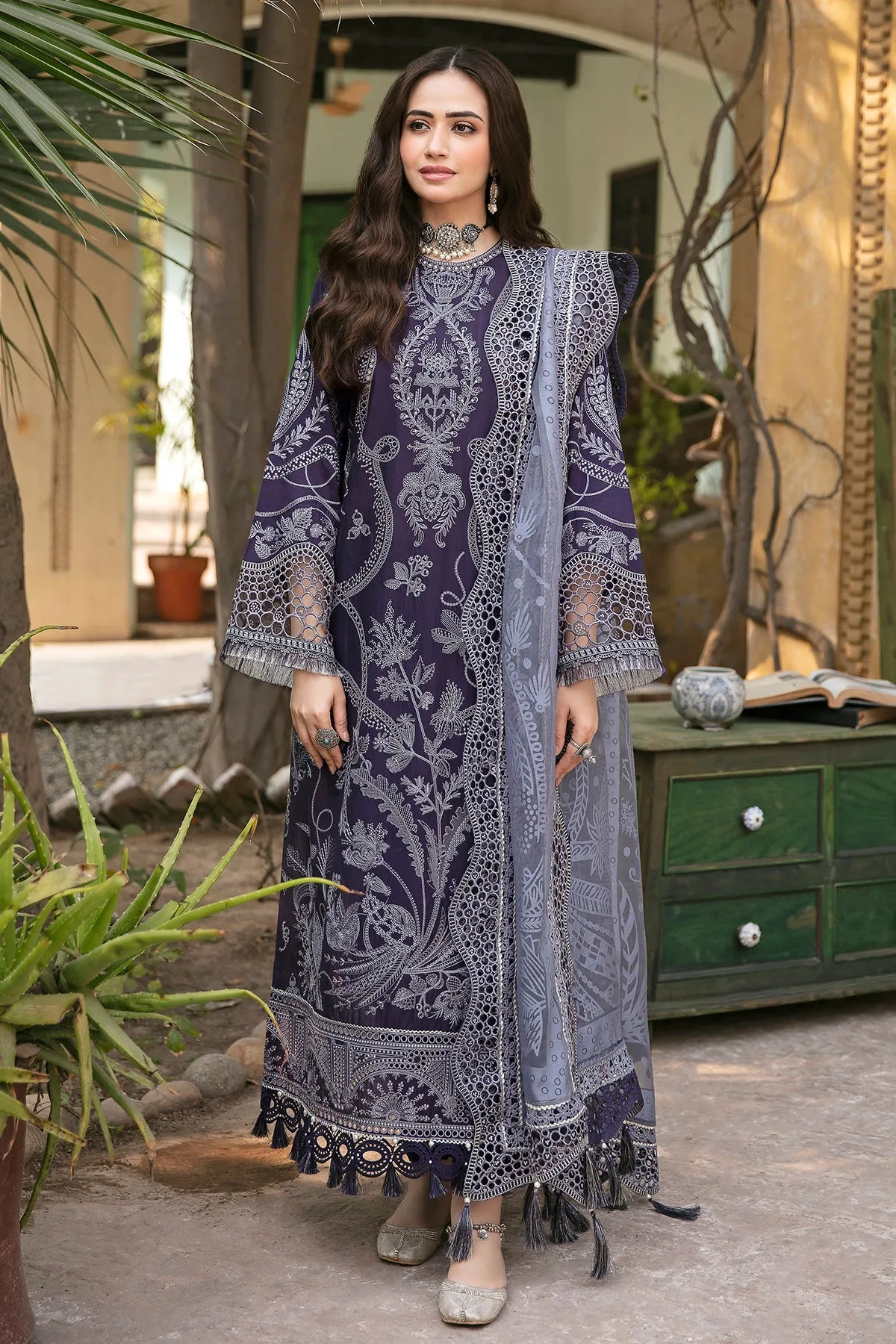 Embroidered Luxury Lawn SL22-D1