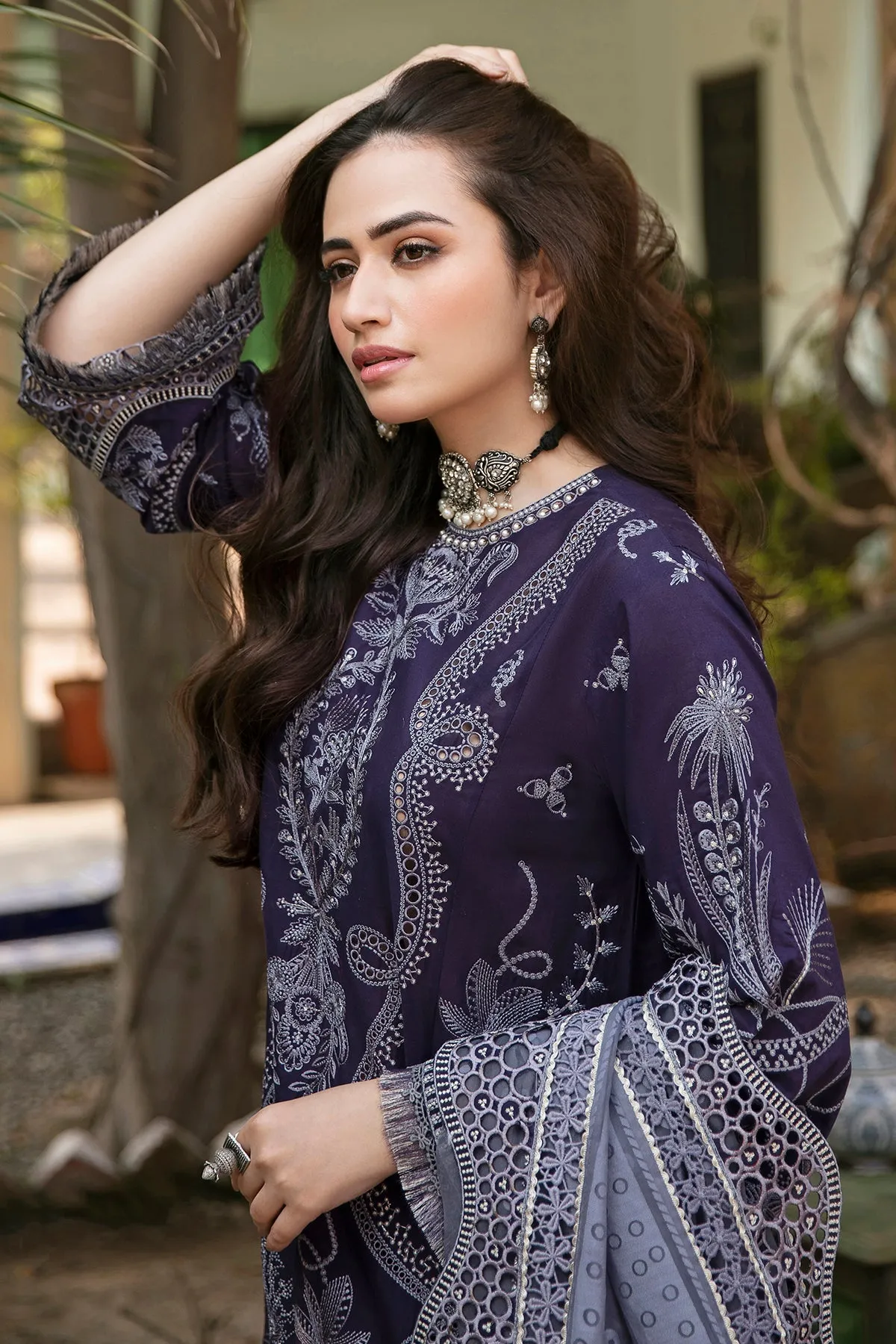 Embroidered Luxury Lawn SL22-D1