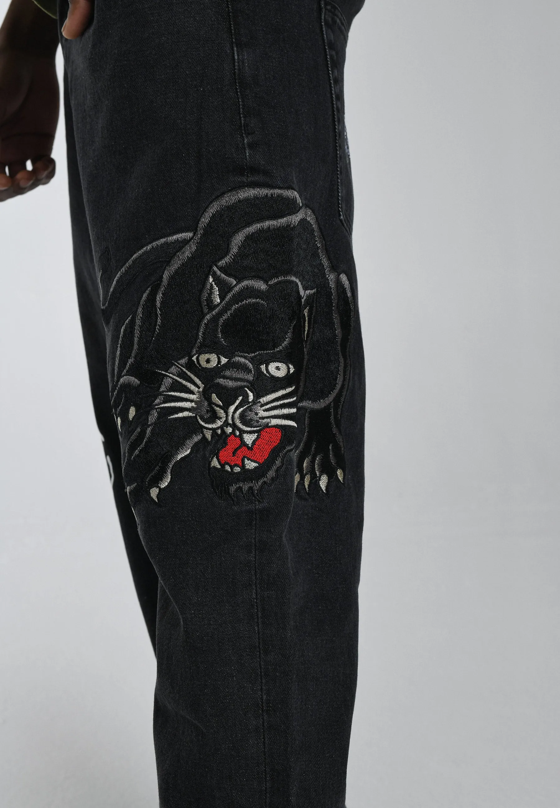 Mens Panther-Crouch-Leap Tattoo Graphic Relaxed Denim Trousers Jeans - Black