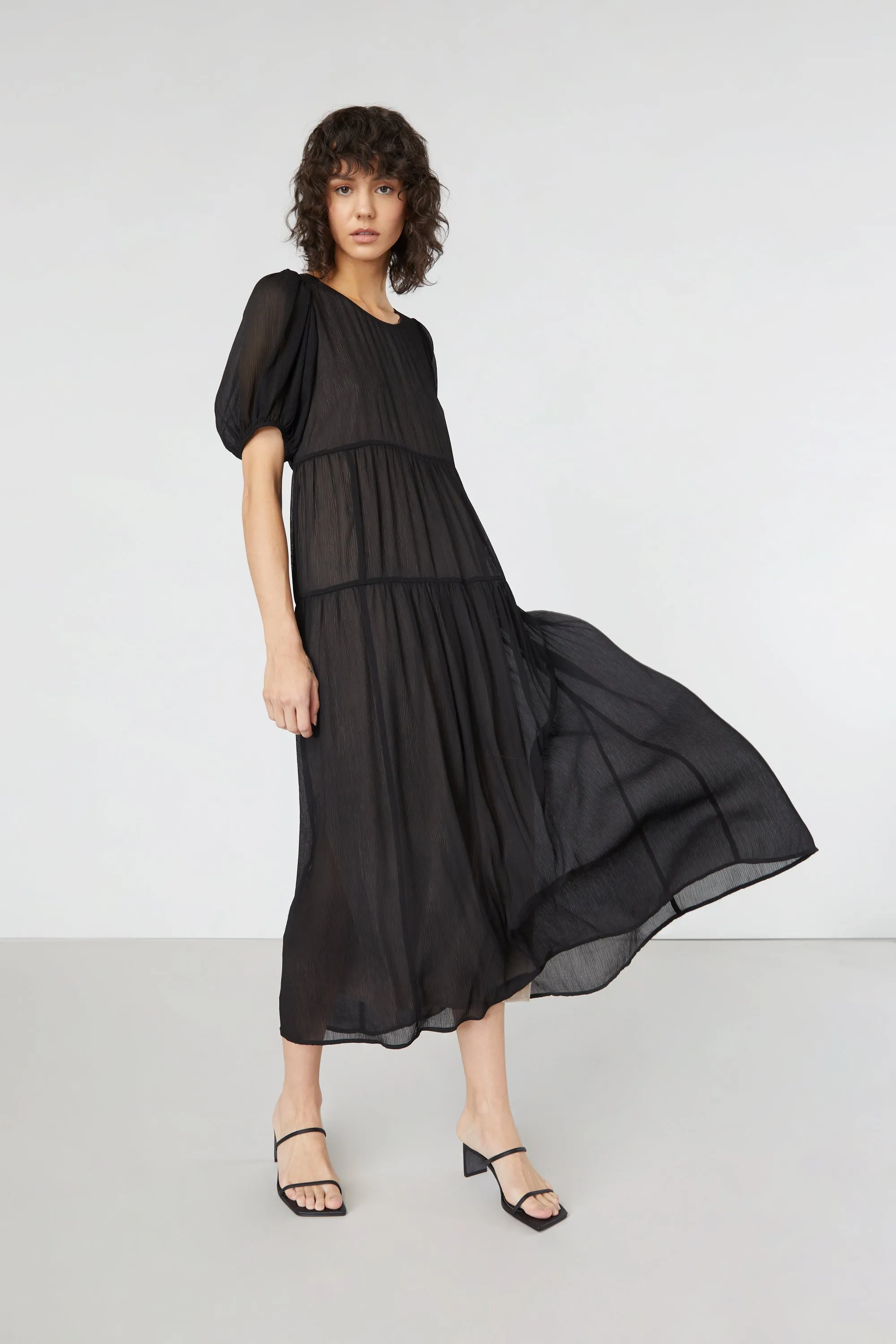 PUFF SLEEVE TIERED DRESS